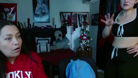 Penelope and my girlfriend Marilyn online show from 06/25/26, 02:10