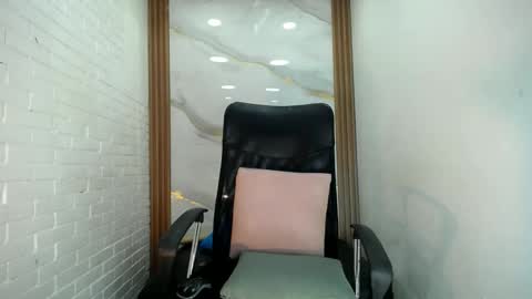 Penelopee Rouse online show from 10/01/25, 07:42