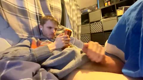 Penguin online show from 11/23/25, 07:24