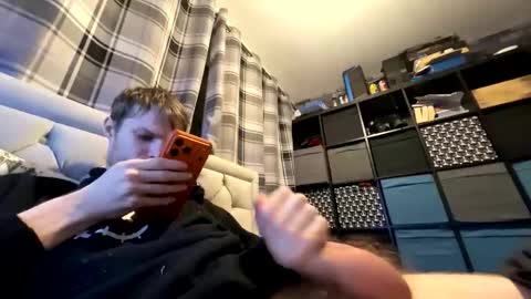 Penguin online show from 12/22/25, 07:22