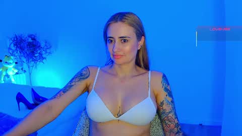Snapshot of pennyy__ chatting on 06/19/26, 08:45 Hi Im Penelope better vibrations 1111 online show from 06/19/26, 08:45