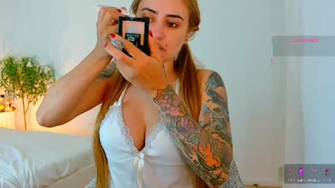 Snapshot of pennyy__ chatting on 07/05/26, 11:28 Hi Im Penelope better vibrations 1111 online show from 07/05/26, 11:28