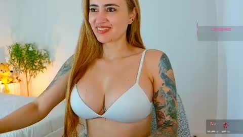 Snapshot of pennyy__ chatting on 07/06/26, 10:45 Hi Im Penelope better vibrations 1111 online show from 07/06/26, 10:45
