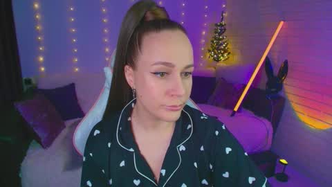 Dia  online show from 12/15/25, 07:34