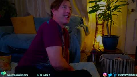 Snapshot of peppermintdusty chatting on 12/29/24, 03:22 Peppermint and Dusty online show from 12/29/24, 03:22