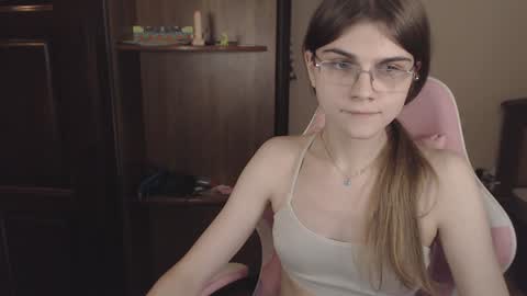 Snapshot of peralez_f chatting on 12/04/24, 12:30 Farida online show from 12/04/24, 12:30