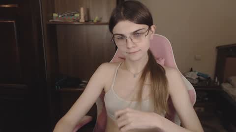 Snapshot of peralez_f chatting on 12/15/24, 01:46 Farida online show from 12/15/24, 01:46