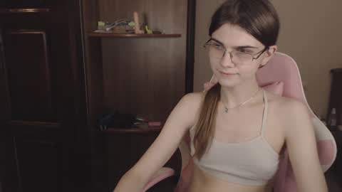 Snapshot of peralez_f chatting on 12/25/24, 03:18 Farida online show from 12/25/24, 03:18