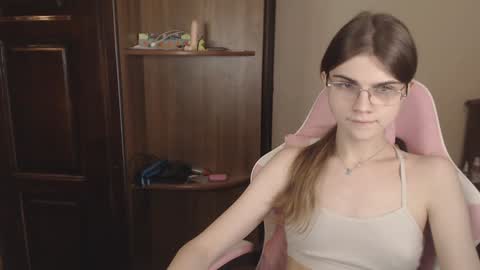 Snapshot of peralez_f chatting on 12/27/24, 03:31 Farida online show from 12/27/24, 03:31