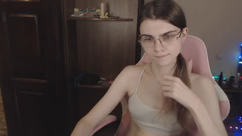 Snapshot of peralez_f chatting on 01/06/25, 02:26 Farida online show from 01/06/25, 02:26