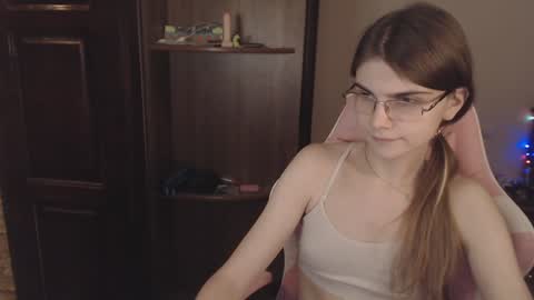 Snapshot of peralez_f chatting on 01/09/25, 06:38 Farida online show from 01/09/25, 06:38