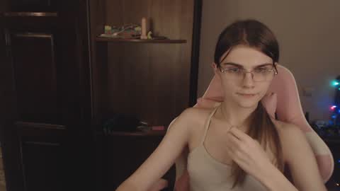 Snapshot of peralez_f chatting on 01/10/25, 04:12 Farida online show from 01/10/25, 04:12