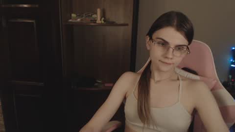 Snapshot of peralez_f chatting on 01/12/25, 05:24 Farida online show from 01/12/25, 05:24