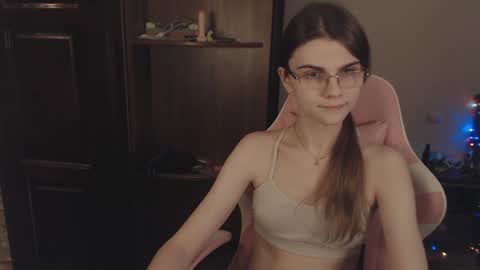 Snapshot of peralez_f chatting on 01/14/25, 05:40 Farida online show from 01/14/25, 05:40