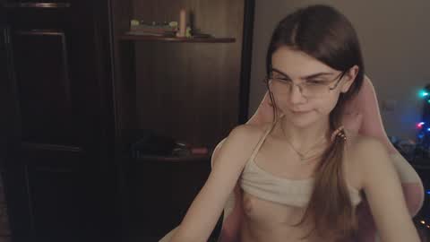 Snapshot of peralez_f chatting on 01/15/25, 04:47 Farida online show from 01/15/25, 04:47