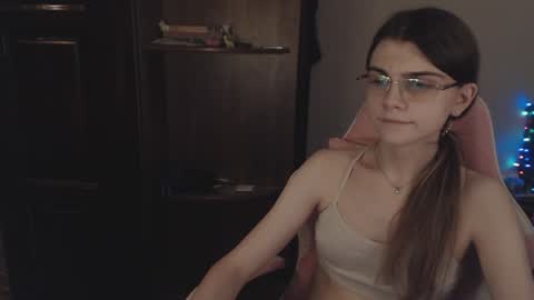 Snapshot of peralez_f chatting on 01/22/25, 12:06 Farida online show from 01/22/25, 12:06