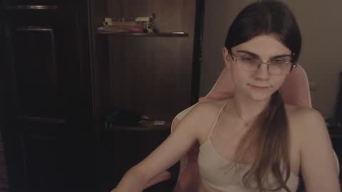 Snapshot of peralez_f chatting on 01/29/25, 01:27 Farida online show from 01/29/25, 01:27