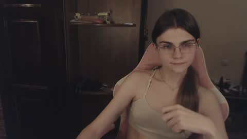 Snapshot of peralez_f chatting on 01/30/25, 03:11 Farida online show from 01/30/25, 03:11