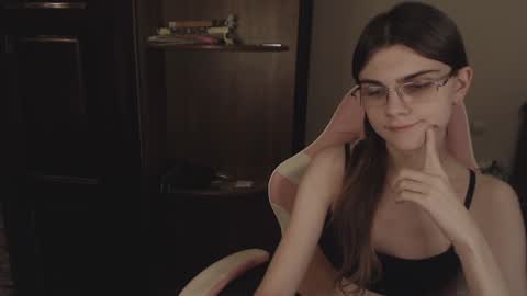 Snapshot of peralez_f chatting on 02/01/25, 02:05 Farida online show from 02/01/25, 02:05