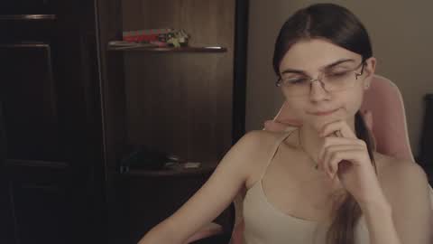 Snapshot of peralez_f chatting on 02/07/25, 07:49 Farida online show from 02/07/25, 07:49