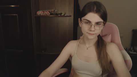 Snapshot of peralez_f chatting on 02/10/25, 12:08 Farida online show from 02/10/25, 12:08