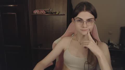 Snapshot of peralez_f chatting on 02/11/25, 01:52 Farida online show from 02/11/25, 01:52