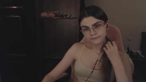 Snapshot of peralez_f chatting on 02/16/25, 01:25 Farida online show from 02/16/25, 01:25