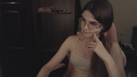 Snapshot of peralez_f chatting on 02/17/25, 12:54 Farida online show from 02/17/25, 12:54