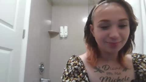 Snapshot of perfectly222peachy chatting on 09/15/25, 01:44 perfectly222peachy online show from 09/15/25, 01:44