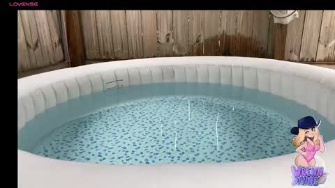 Snapshot of perfectly_imperfect_adventure chatting on 09/30/25, 01:05 Wrenn Divine online show from 09/30/25, 01:05