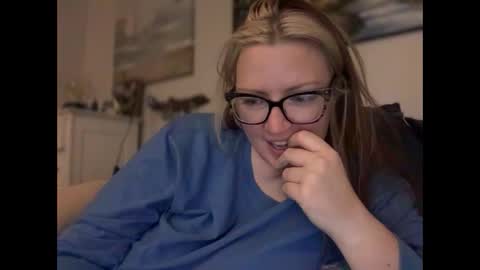 Snapshot of perfectnips742 chatting on 11/06/25, 12:33 Nelly online show from 11/06/25, 12:33