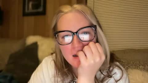 Snapshot of perfectnips742 chatting on 12/01/25, 03:33 Nelly online show from 12/01/25, 03:33