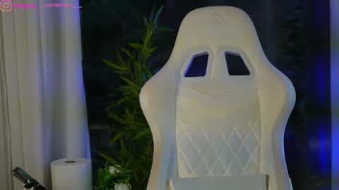 Dee online show from 12/21/24, 09:33