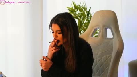 Dee online show from 02/20/25, 09:33