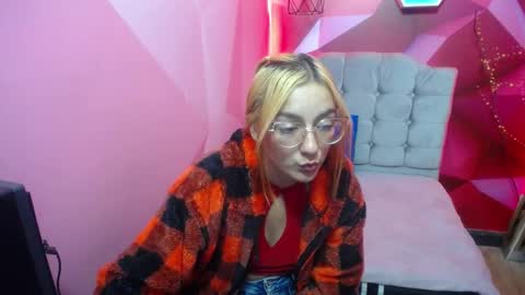 PERLA RED online show from 01/10/25, 03:48