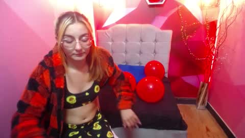 PERLA RED online show from 02/19/25, 03:27
