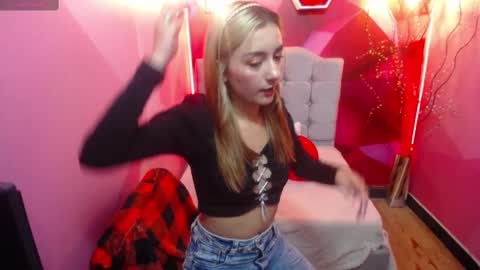 PERLA RED online show from 03/01/25, 12:01