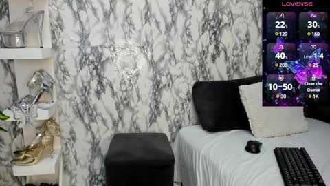 Perla Thompson online show from 02/26/25, 08:33