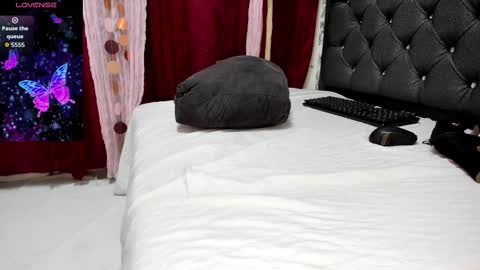 Perla Thompson online show from 09/12/25, 08:31