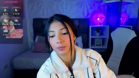 Snapshot of perlaa_moon_ chatting on 06/15/26, 12:29 PERLA online show from 06/15/26, 12:29