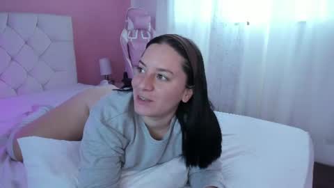 Snapshot of persefone_saira chatting on 06/15/26, 11:01 Marie online show from 06/15/26, 11:01