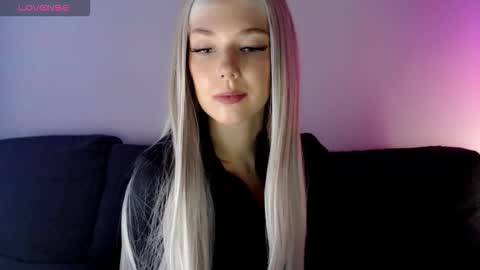 Isabella online show from 12/17/25, 07:14