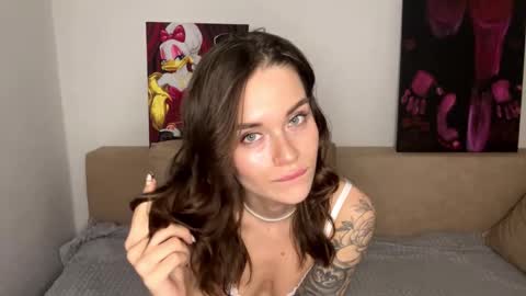 Oliver and Leona online show from 12/18/25, 02:23