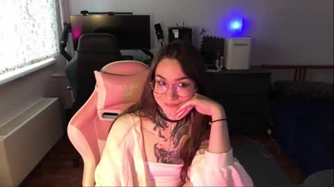 Snapshot of petal_dust_ chatting on 03/26/26, 02:44 petal_dust_ online show from 03/26/26, 02:44