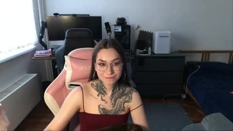 Snapshot of petal_dust_ chatting on 03/30/26, 02:18 petal_dust_ online show from 03/30/26, 02:18