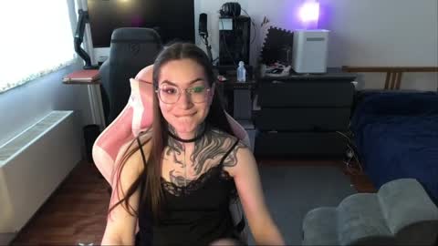 Snapshot of petal_dust_ chatting on 04/03/26, 01:09 petal_dust_ online show from 04/03/26, 01:09