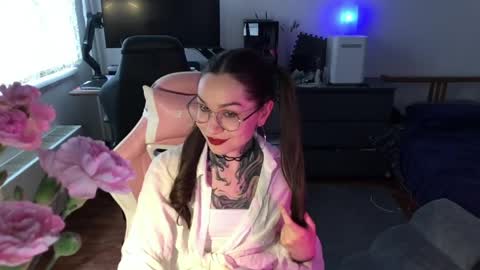 Snapshot of petal_dust_ chatting on 04/08/26, 01:33 petal_dust_ online show from 04/08/26, 01:33