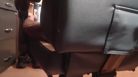 Snapshot of peterinohio57 chatting on 11/04/25, 12:26 peterinohio57 online show from 11/04/25, 12:26