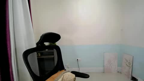 petite_angelxxx online show from 06/25/26, 05:12