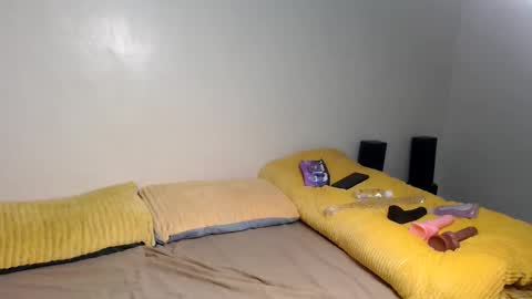 Anya online show from 12/16/25, 09:25